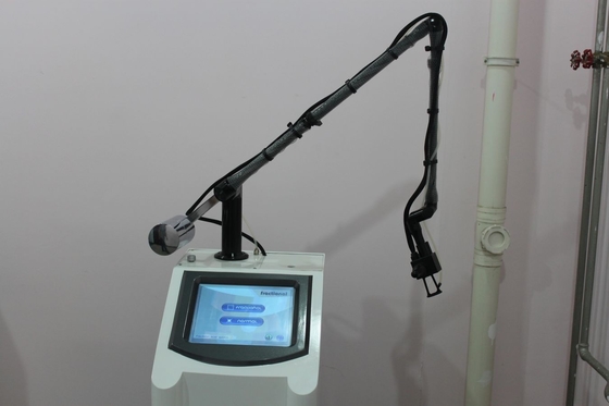 Machine partielle/équipement de laser de CO2 de dioxyde de carbone pour le retrait de cicatrice de chirurgie