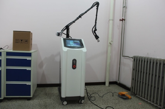 Machine partielle/équipement de laser de CO2 de dioxyde de carbone pour le retrait de cicatrice de chirurgie